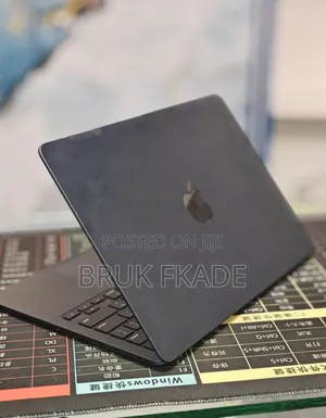 New Laptop Apple MacBook Air 2022 M2 8GB Apple M2 SSD 512GB