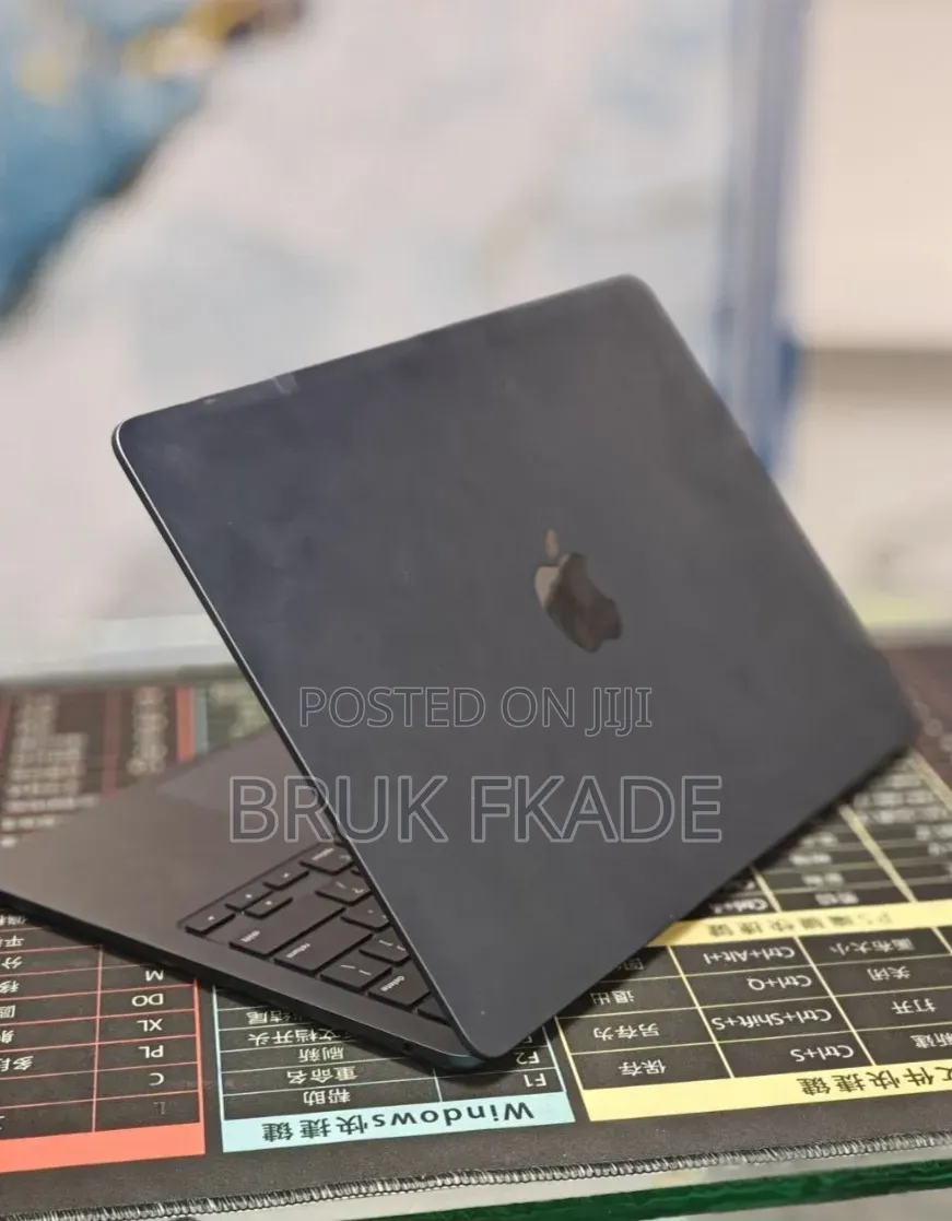 New Laptop Apple MacBook Air 2022 M2 8GB Apple M2 SSD 512GB