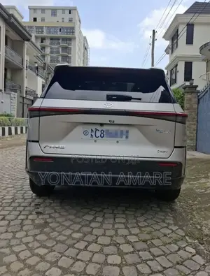 Toyota bZ3 2025 Gold