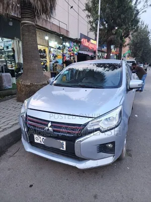 Mitsubishi Attrage 2022 Silver