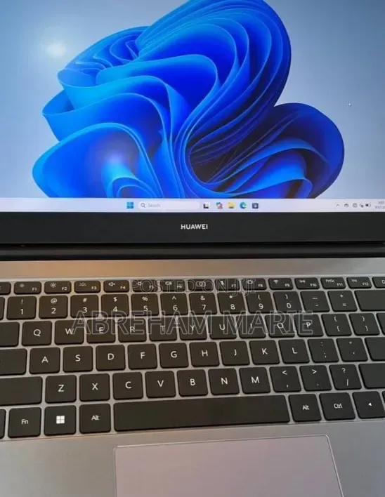 New Laptop Huawei MateBook 13 WRT-W19E 16GB Intel Core i5 SSD 512GB