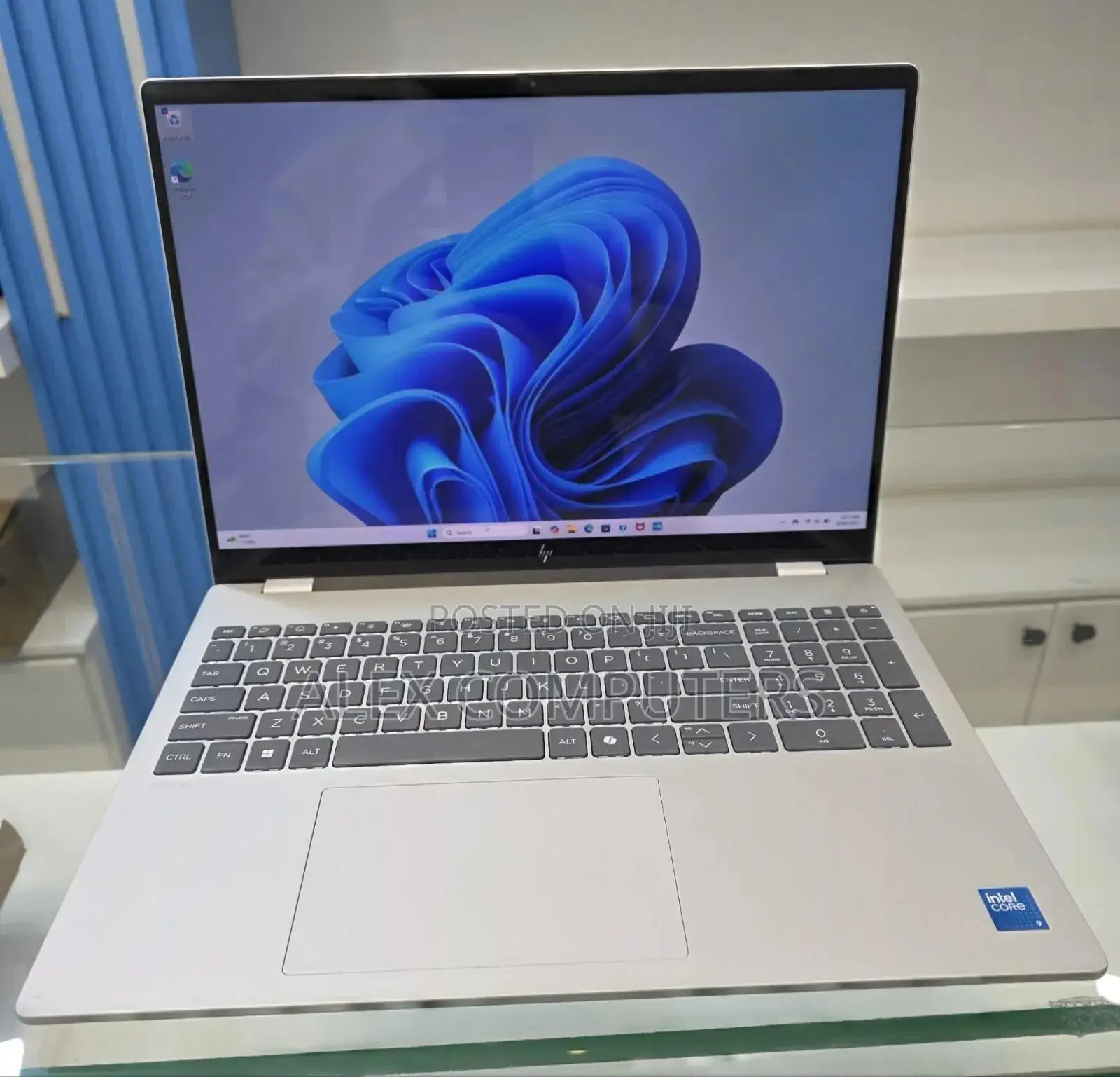 New Laptop HP OmniBook 5 16" 16GB Intel Core i9 SSD 1T
