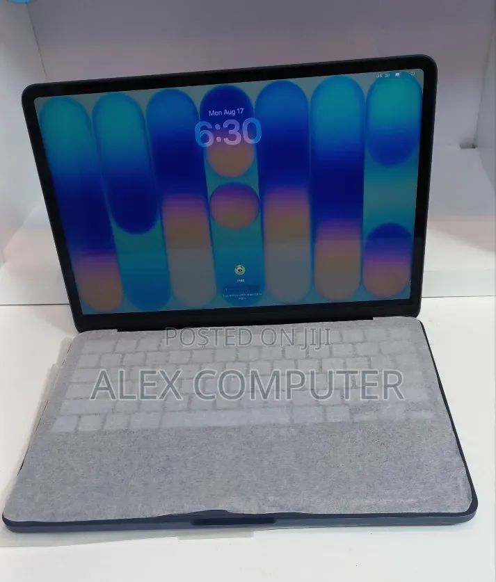 New Laptop Apple 8GB SSD 256GB