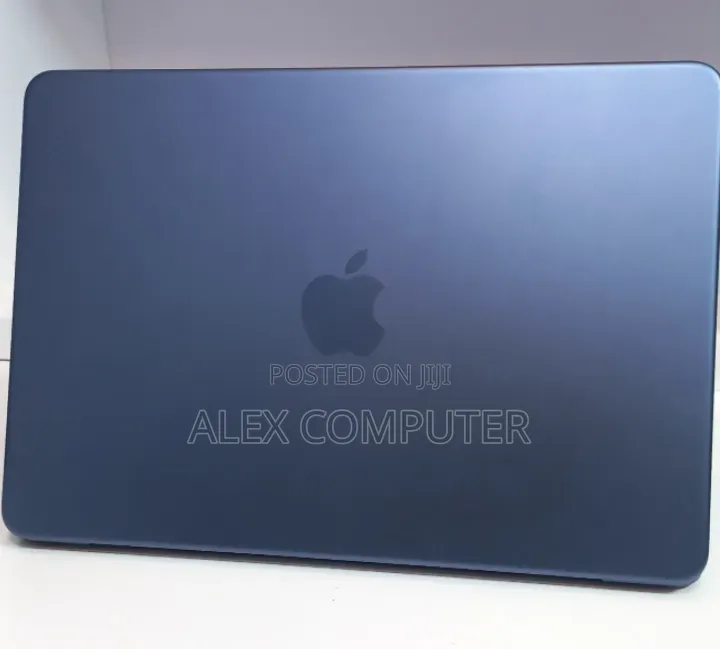 New Laptop Apple 8GB SSD 256GB