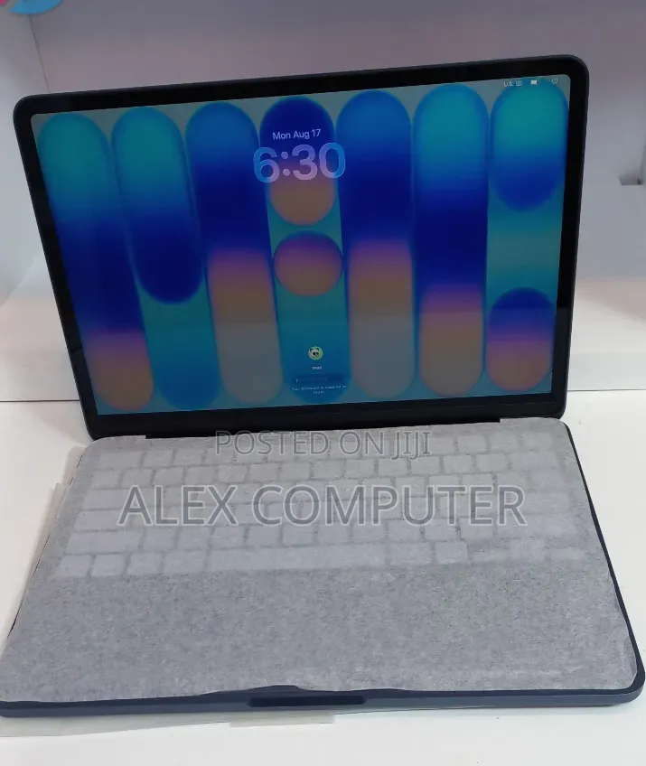 New Laptop Apple 8GB SSD 256GB