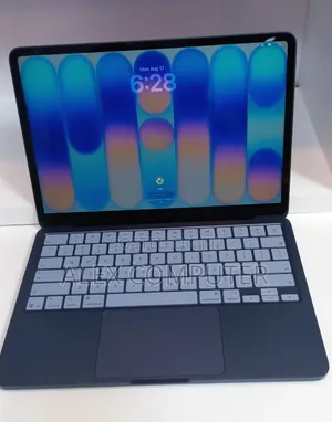 New Laptop Apple 8GB SSD 256GB