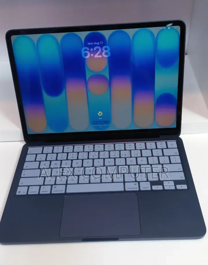 New Laptop Apple 8GB SSD 256GB
