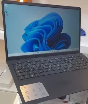 New Laptop Dell Inspiron 15 3530 8GB Intel Core i5 SSD 512GB