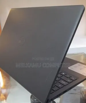 New Laptop Dell Inspiron 15 3530 8GB Intel Core i5 SSD 512GB