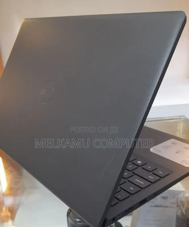 New Laptop Dell Inspiron 15 3530 8GB Intel Core i5 SSD 512GB