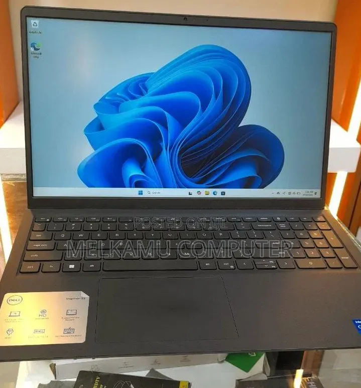 New Laptop Dell Inspiron 15 3530 8GB Intel Core i5 SSD 512GB