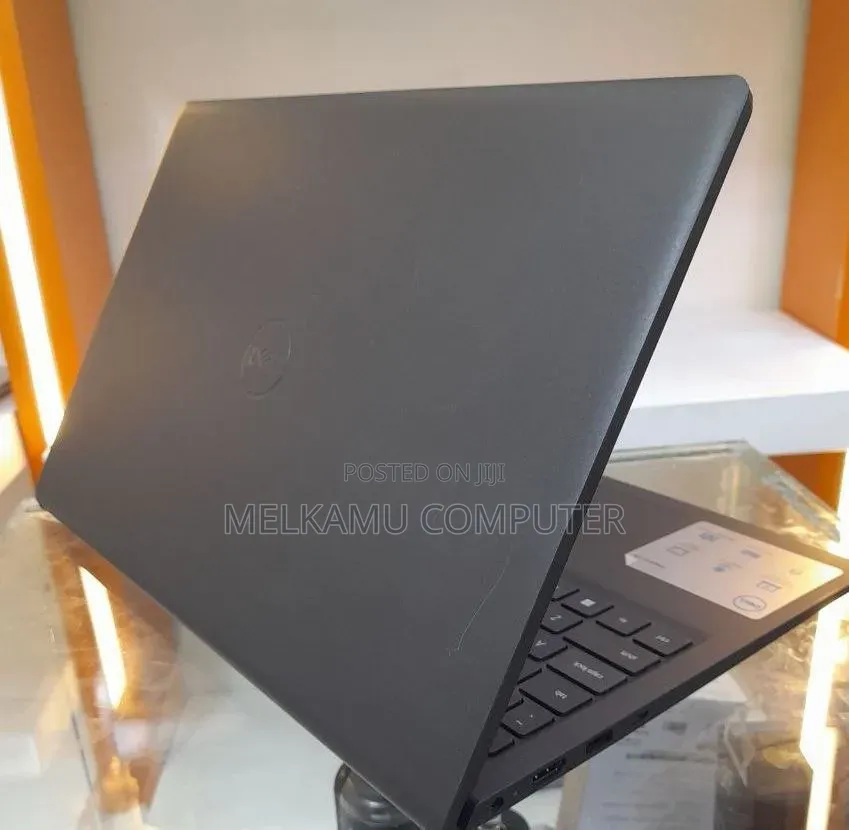 New Laptop Dell Inspiron 15 3530 8GB Intel Core i5 SSD 512GB