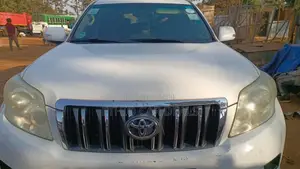 Toyota Land Cruiser Prado 2012 White