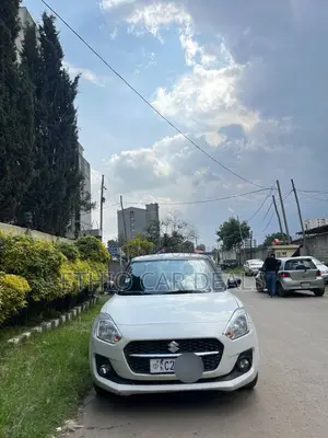 Suzuki Swift 2022 White