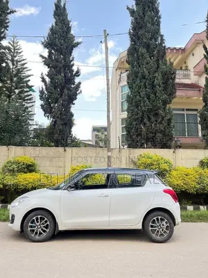 Suzuki Swift 2022 White