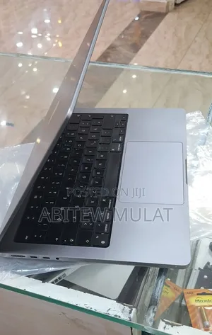 New Laptop Apple MacBook Pro 2021 M1 32GB Apple M1 Pro SSD 1T