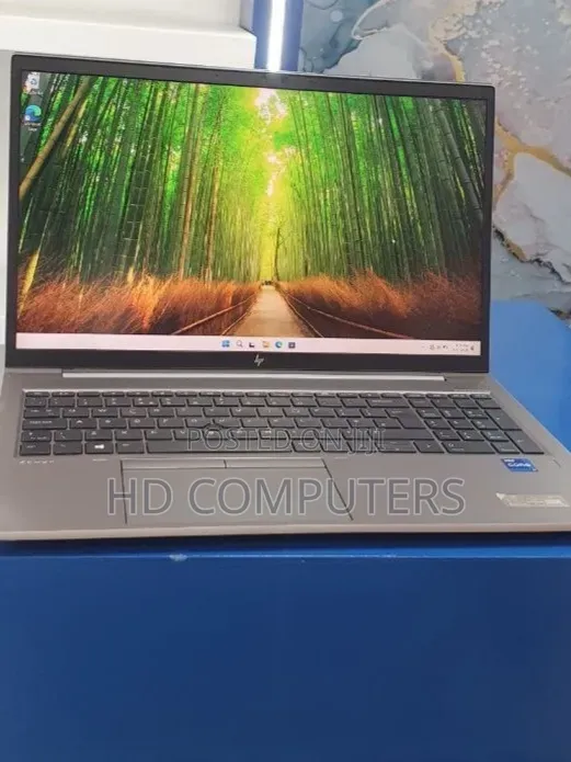 New Laptop HP ZBook Firefly G8 16GB Intel Core i7 SSD 512GB