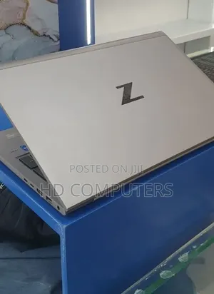 New Laptop HP ZBook Firefly G8 16GB Intel Core i7 SSD 512GB