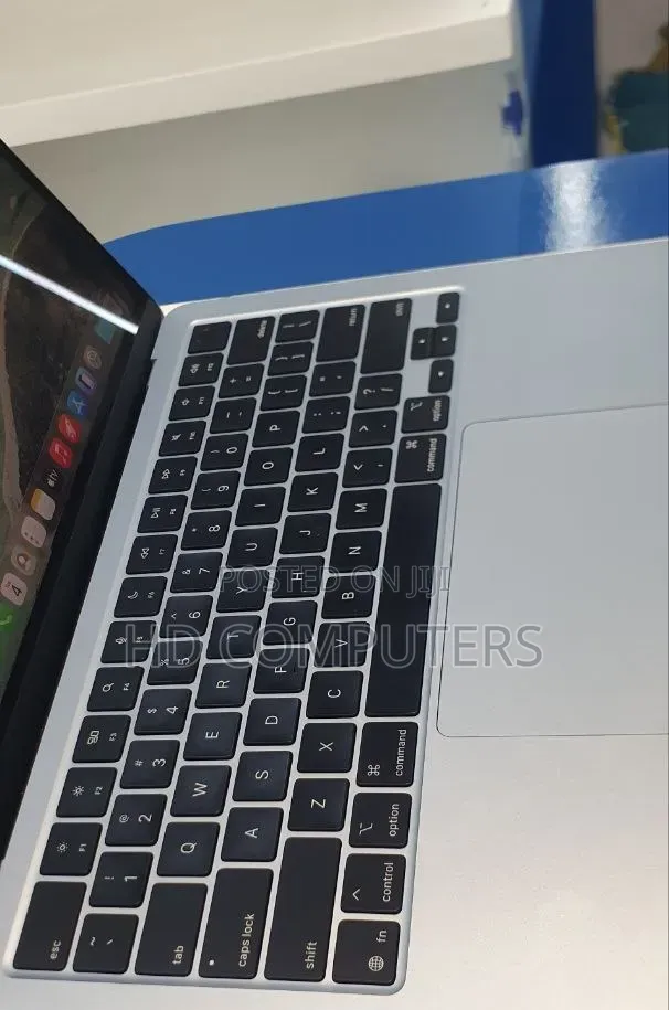 New Laptop Apple MacBook Air 2025 M4 16GB Apple M4 SSD 512GB