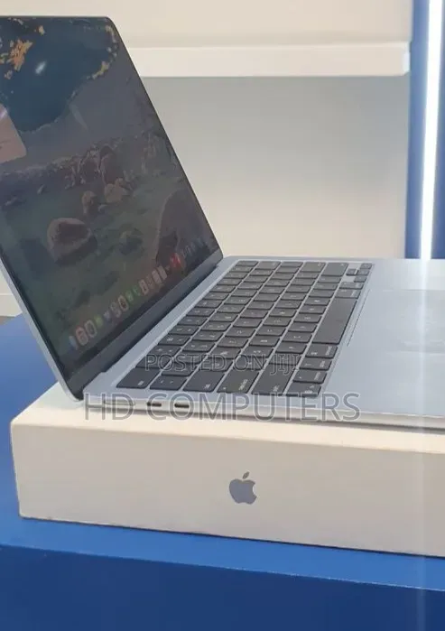 New Laptop Apple MacBook Air 2025 M4 16GB Apple M4 SSD 512GB