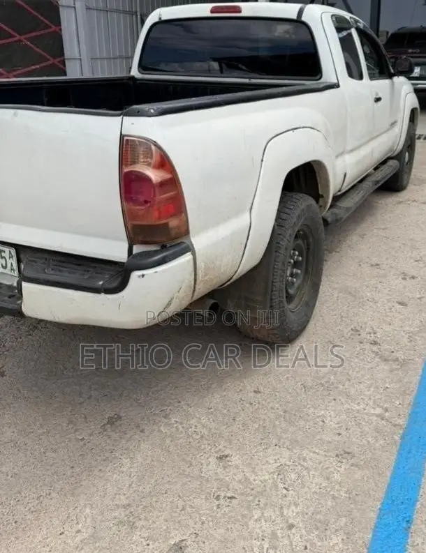 Toyota Tacoma 2005 White