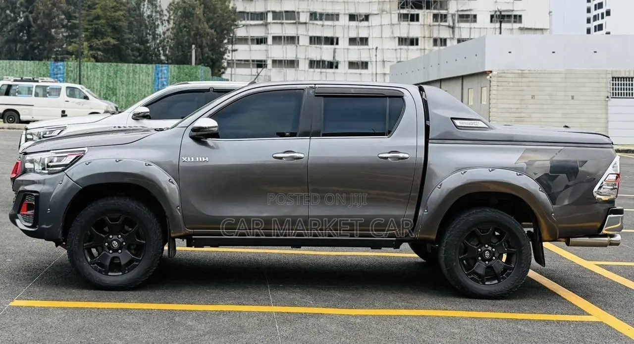 Toyota Hilux Revo Double Cab Deisel 2.8 AWD 2019 Gray