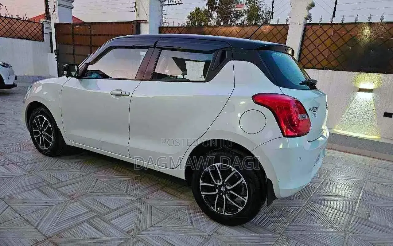 Suzuki Swift 2022 White