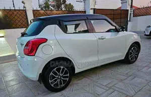 Suzuki Swift 2022 White