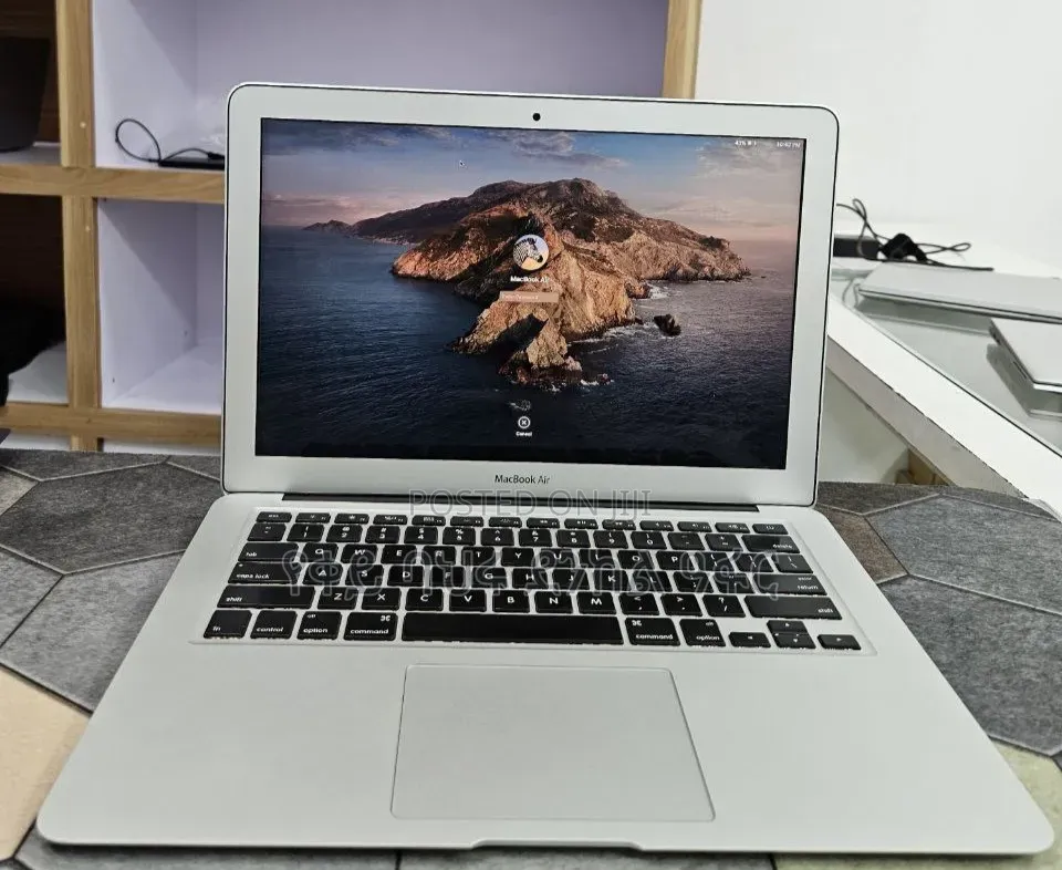 New Laptop Apple MacBook Air 2017 8GB Intel Core i5 SSD 256GB