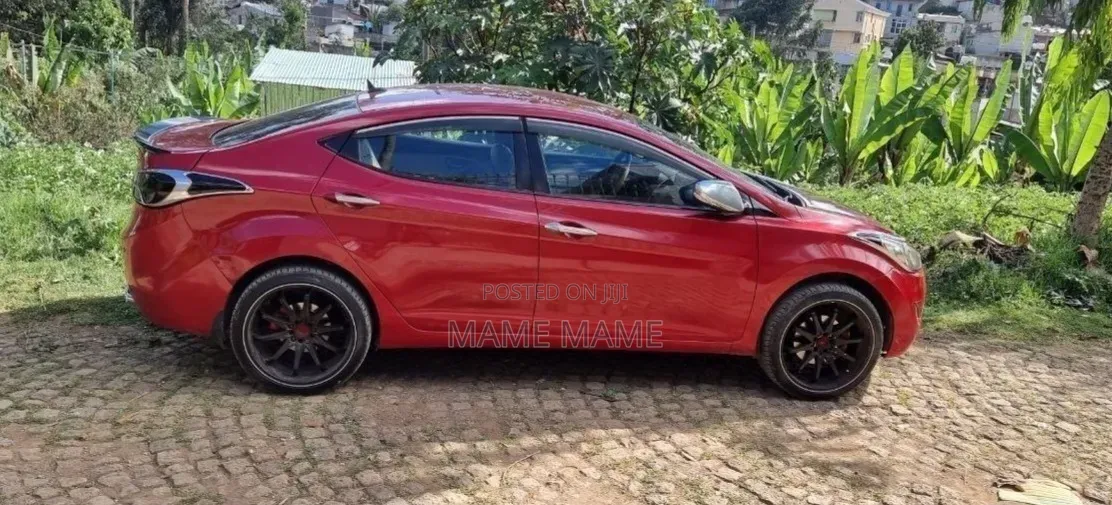 Hyundai Elantra 2012 Red