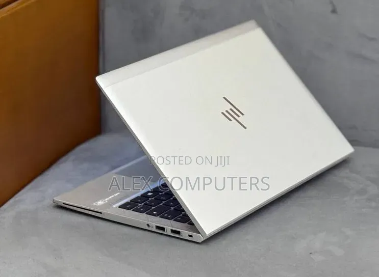 New Laptop HP EliteBook 830 G8 16GB Intel Core i7 SSD 512GB