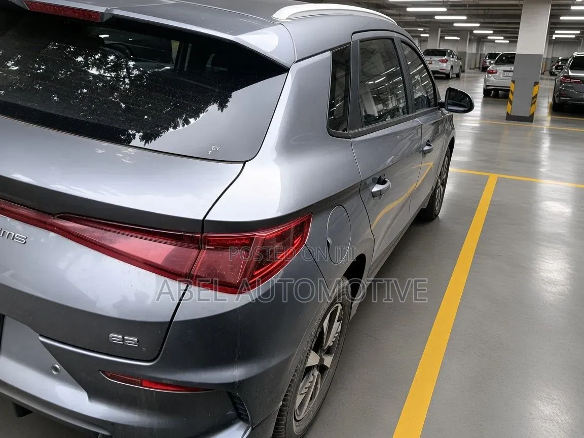 New BYD E2 43 kWh 94 hp FWD 2025 Silver