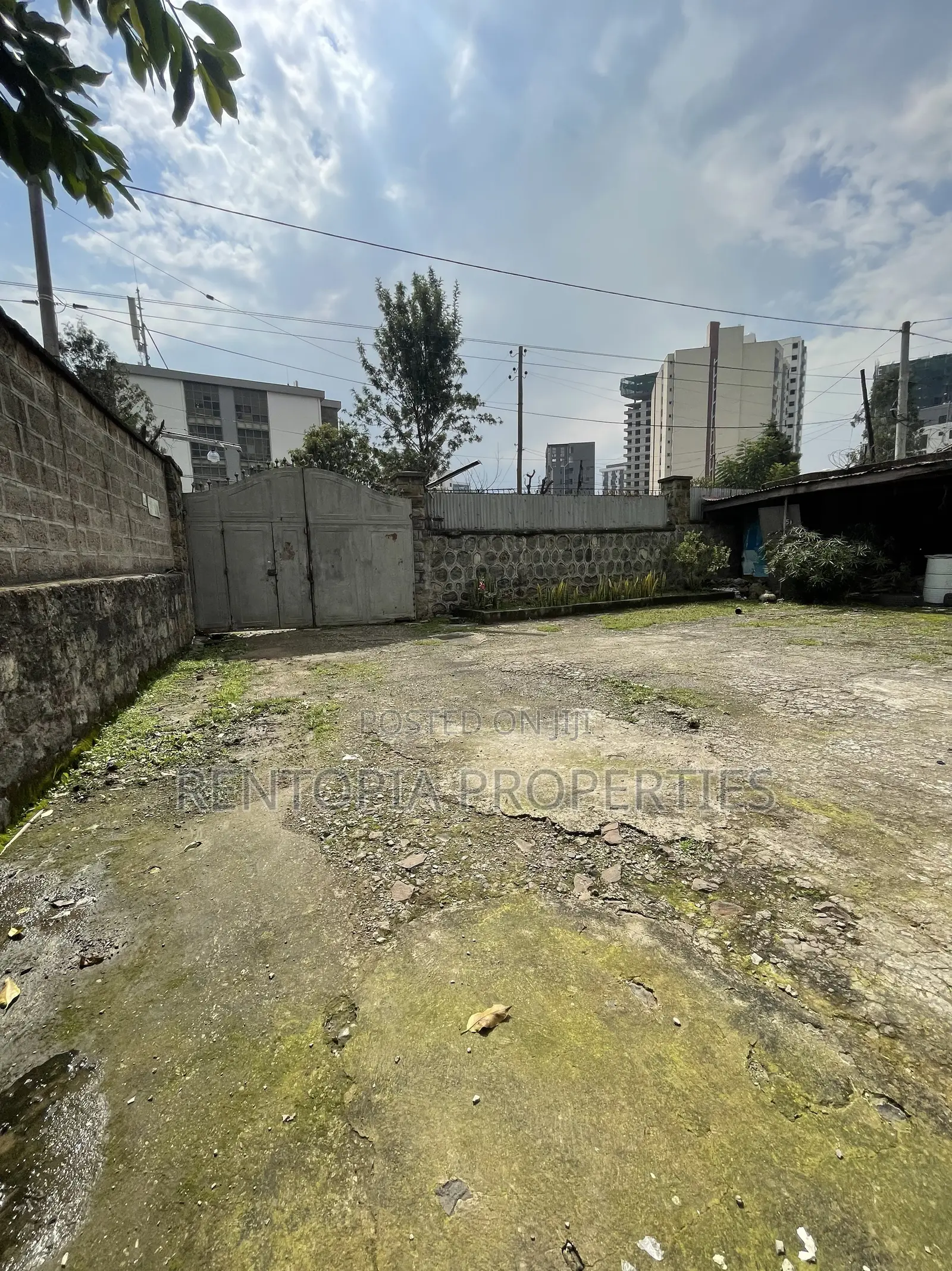 Garaj for Rent! 660Sqm Kindergarten, Daycare, Store for Rent!
