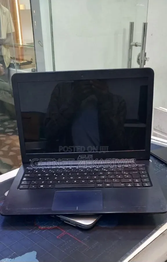 New Laptop Asus A42DE 4GB Intel Pentium HDD+SSD 32GB