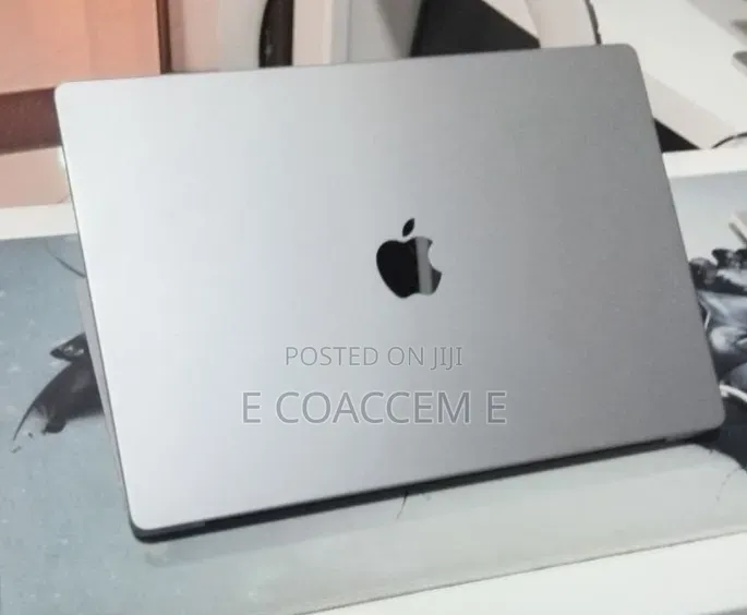 New Laptop Apple MacBook 32GB SSD 1T