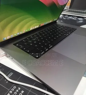 New Laptop Apple MacBook 32GB SSD 1T