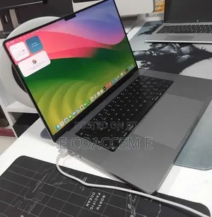 New Laptop Apple MacBook 32GB SSD 1T