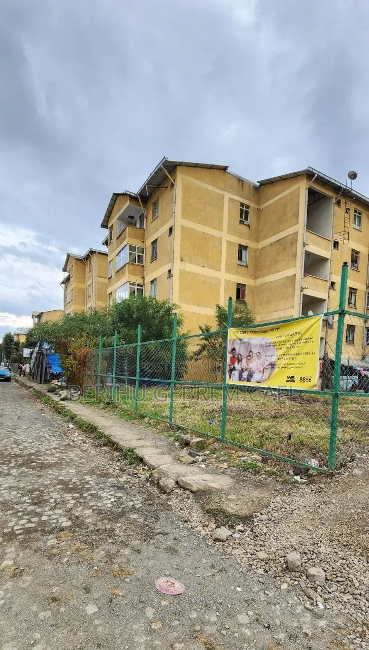 3bdrm Condo in ሰሚት, Bole for sale