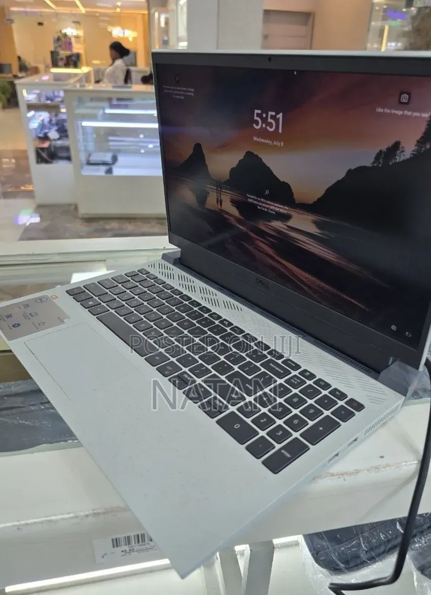 New Laptop Dell G15 5510 16GB Intel Core i7 SSD 512GB