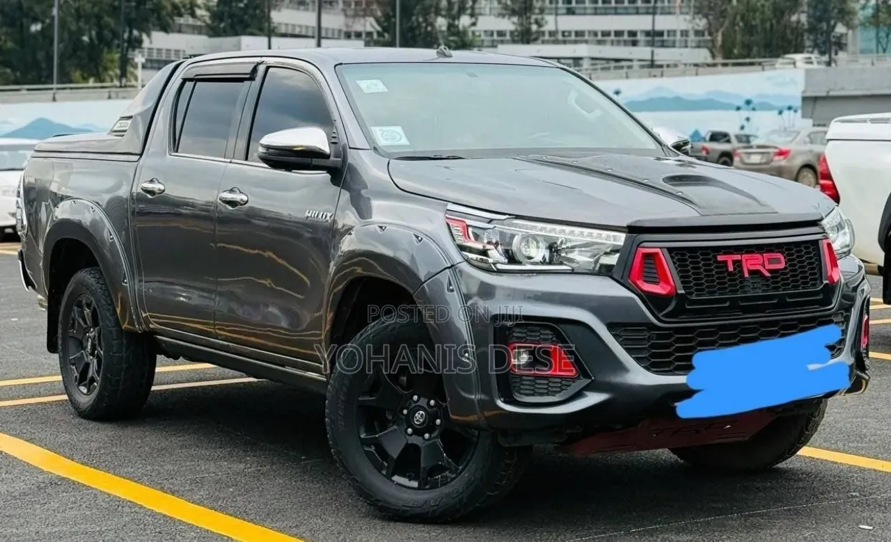 Toyota Hilux 2019 Gray