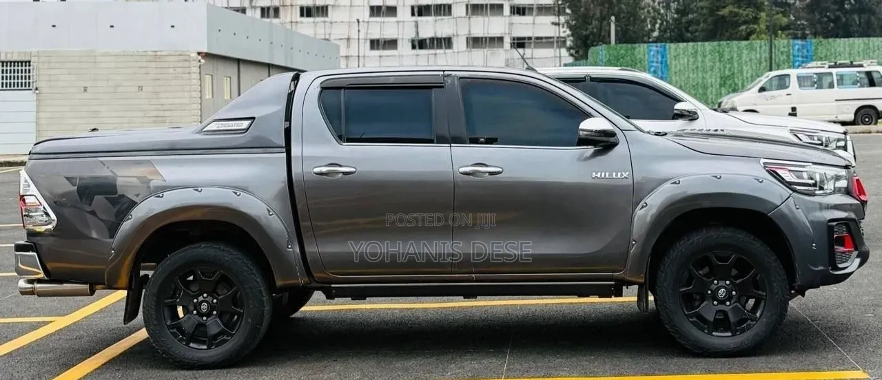 Toyota Hilux 2019 Gray