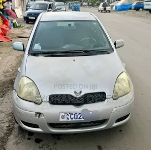 Toyota Vitz 2004 Silver