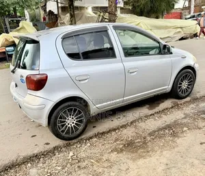 Toyota Vitz 2004 Silver