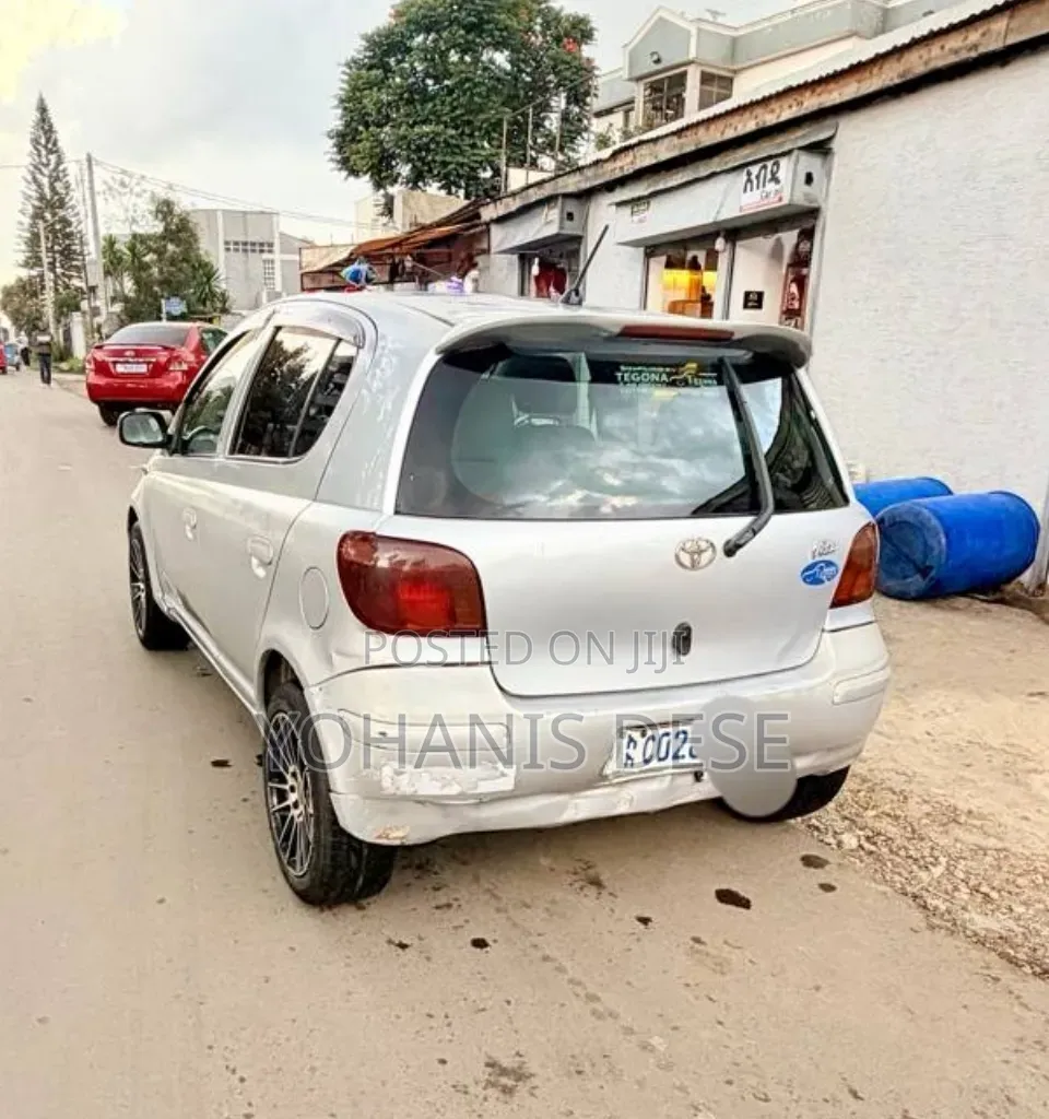 Toyota Vitz 2004 Silver