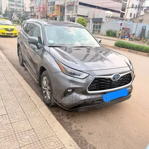 Toyota Highlander 2021 Blue