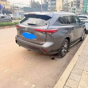 Toyota Highlander 2021 Blue