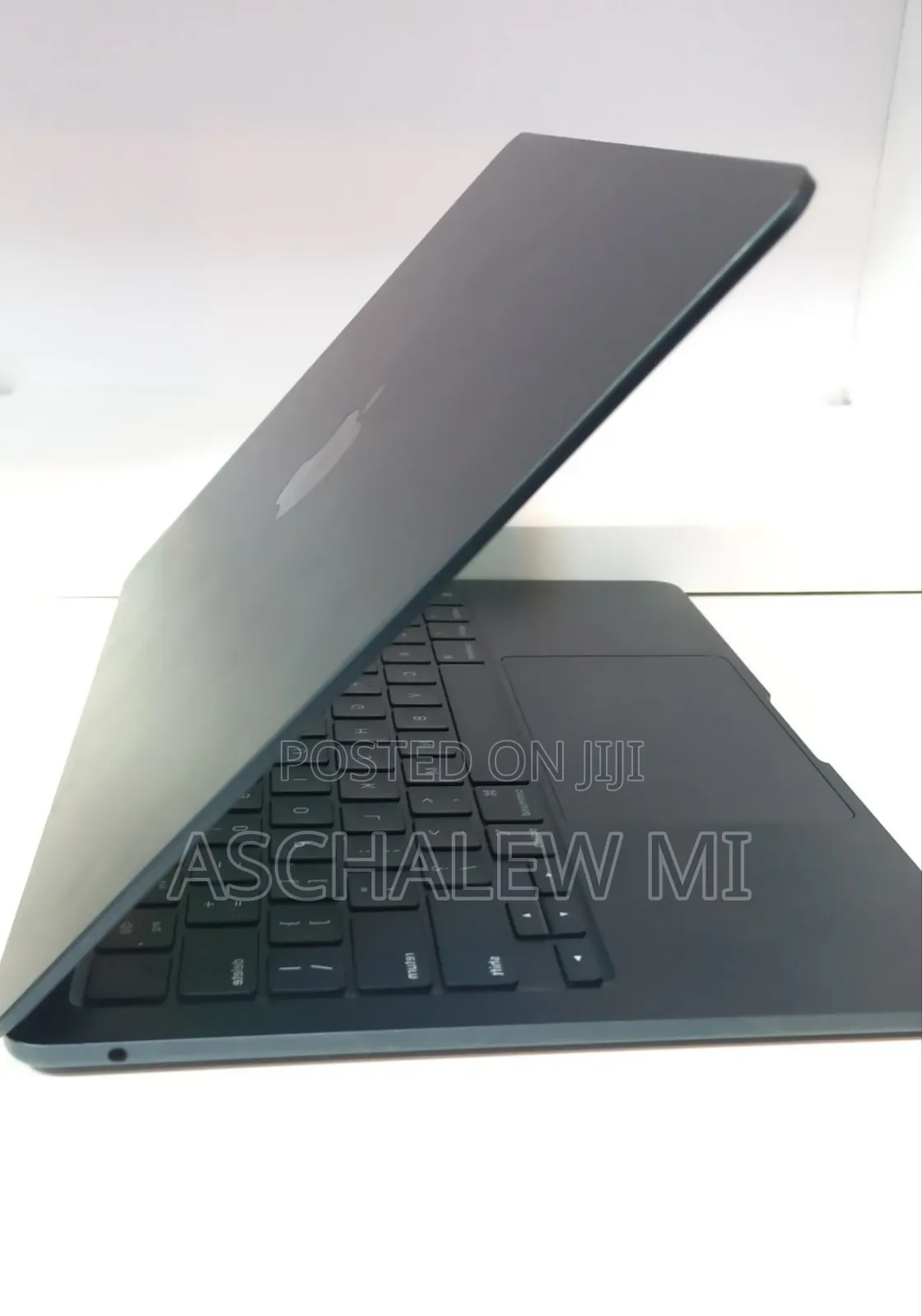 New Laptop Apple MacBook Air 2022 M2 8GB Apple M2 SSD 256GB