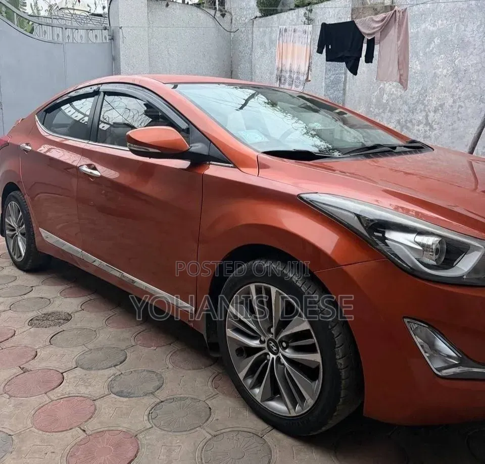 Hyundai Avante 2015 Orange