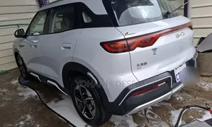 BYD Yuan Up 2025 Off white