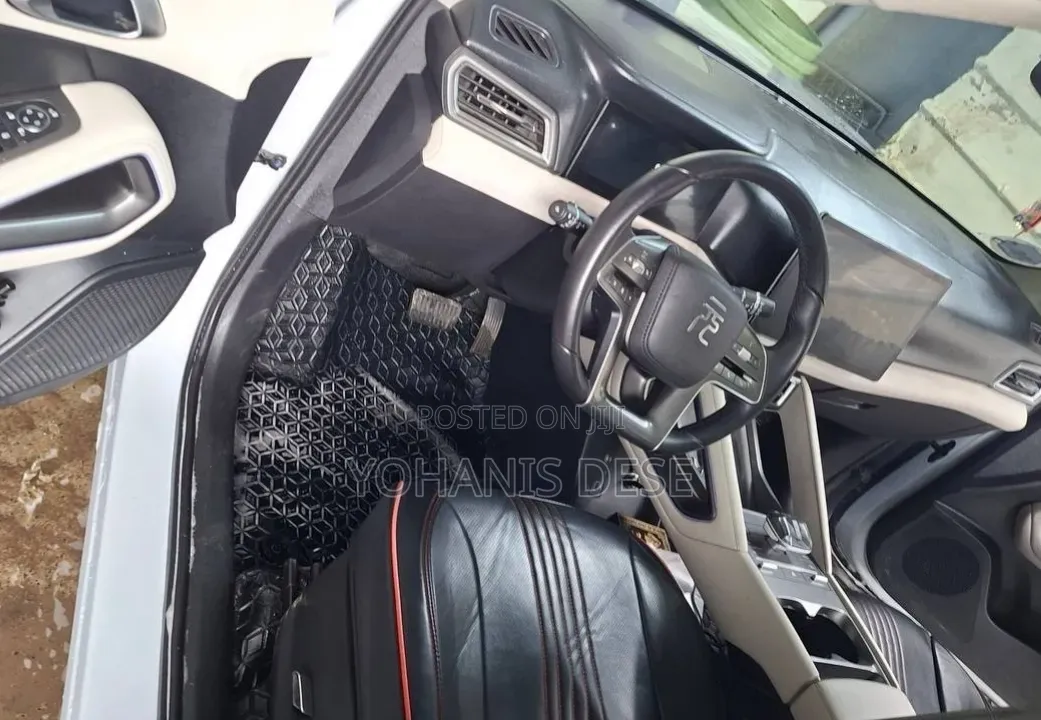 BYD Yuan Up 2025 Off white